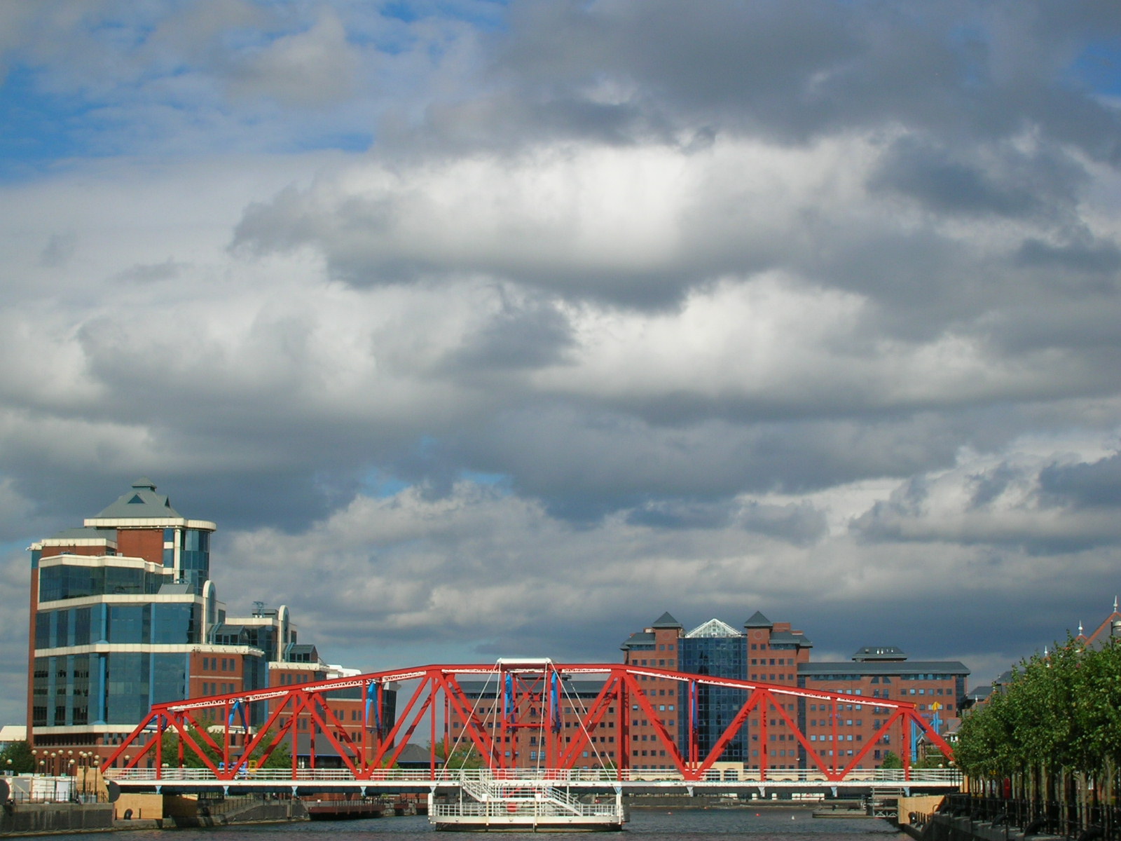 Trafford_Rd_Swing_Bridge